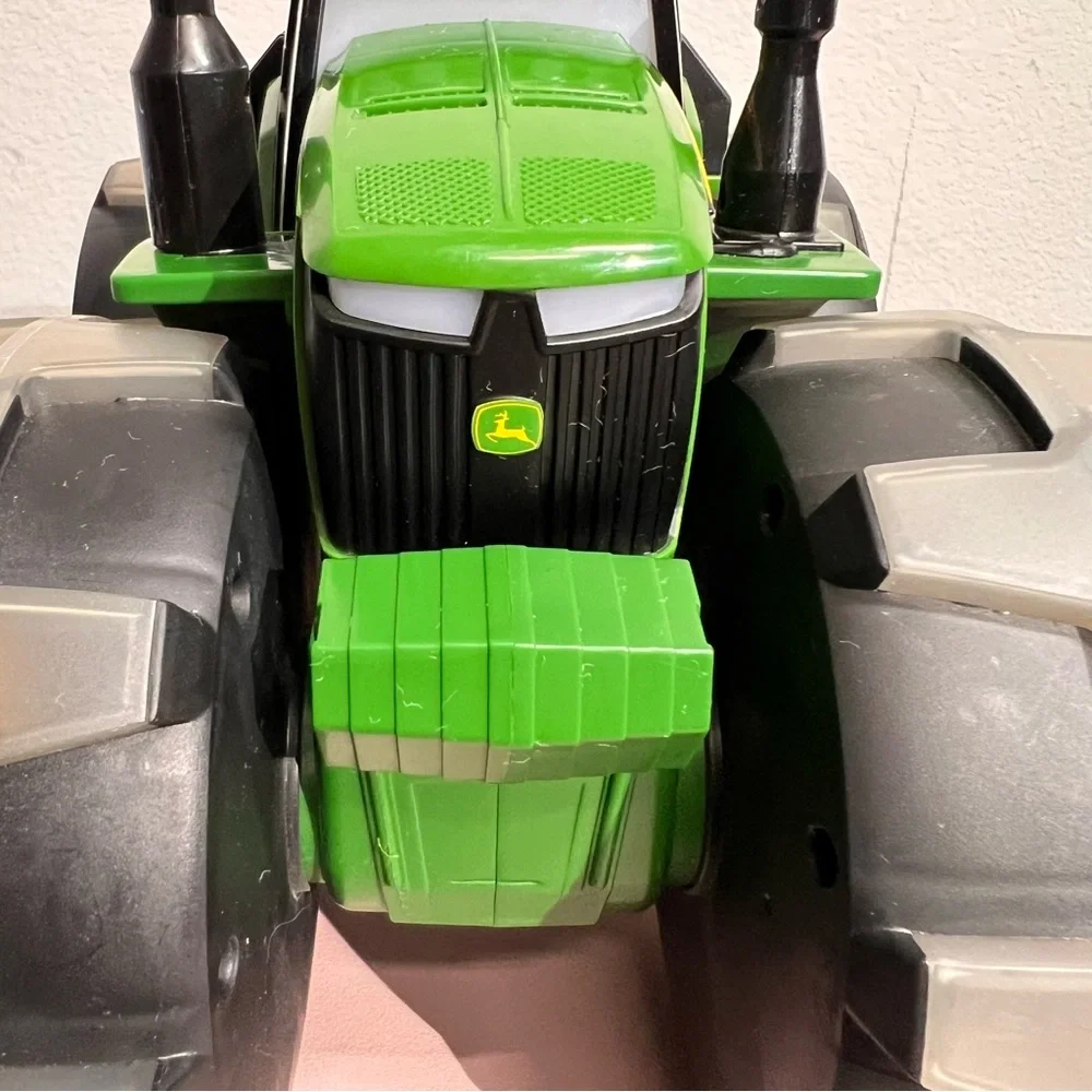 LP68154 - John Deere Monster Treads Deluxe Lightning Wheels Tractor Ex. Conditio
